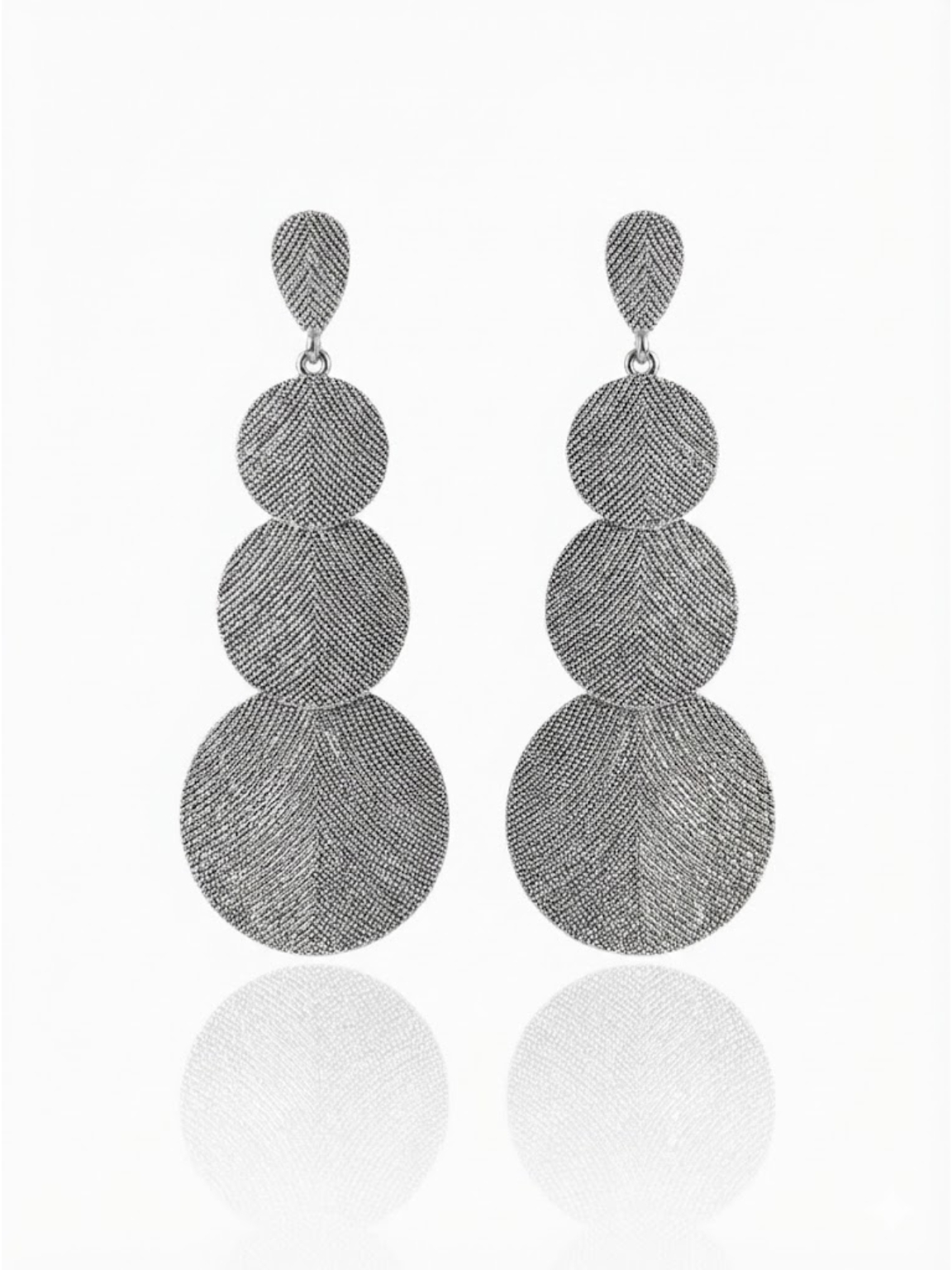 Chic Oxidized metal Stud