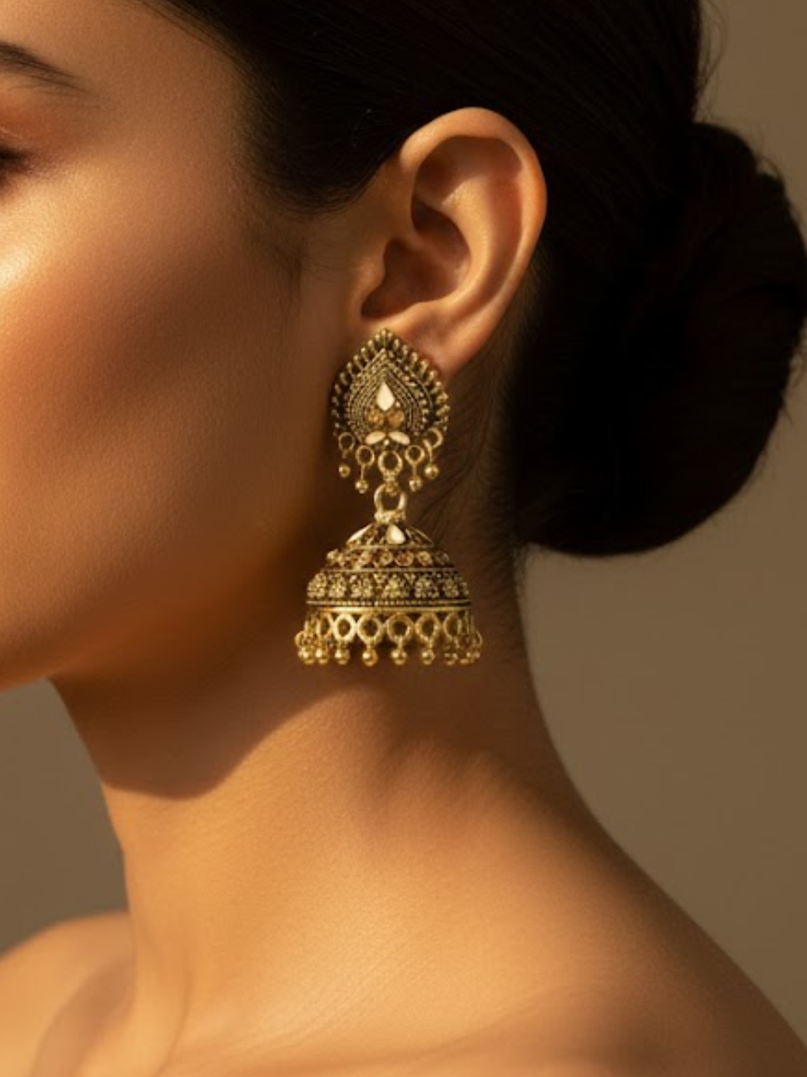 Traditional Kundan Jhumka Earrings with Antique Gold Finish Traditional Kundan Jhumka Earrings with Antique Gold Finish